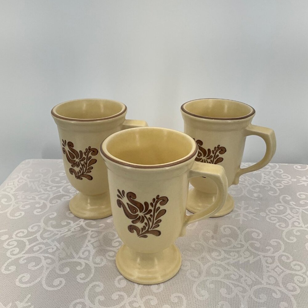 Pfaltzgraff Set Of 3 Vintage Ceramic Pedestal Mugs‎